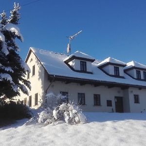 Отель Restaurace A Penzion Jilm Йилемнице Exterior photo