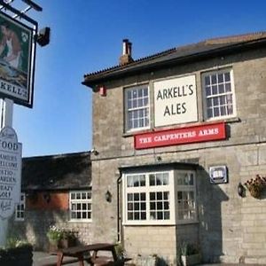 Отель The Carpenters Arms South Marston Exterior photo