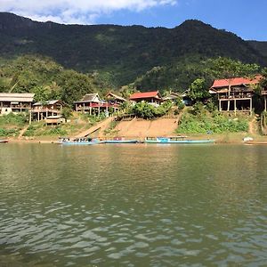 Lattanavongsa Guesthouse And Bungalows Muang Ngoi Exterior photo