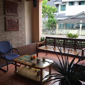 Apek Utama Hotel Бандар-Сери-Бегаван Exterior photo