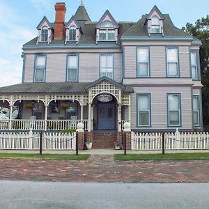 Grand Gables Inn Палатка Exterior photo