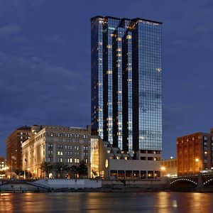 Amway Grand Plaza Hotel, Curio Collection By Hilton Гранд-Рапидс Exterior photo