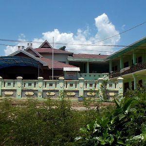Surya Hotel Лабуан-Бахо Exterior photo