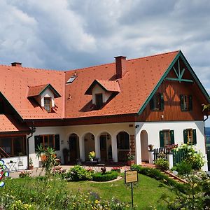 Bed and Breakfast Gmiatliche Stubm Лойперсдорф-бай-Фюрстенфельд Exterior photo