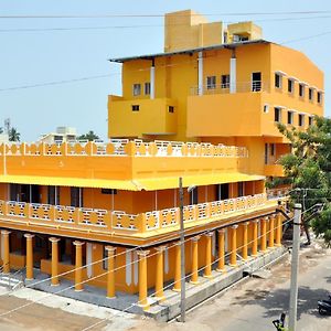 Hotel Anandhiram Heritage Карикал Exterior photo