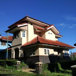 Villa Tamie Bumi Ciherang Пунчак Exterior photo