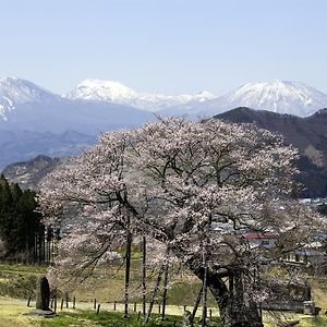 Отель Ryokan Warabino Takayama  Exterior photo