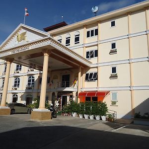 Phadaeng Hotel Убонратчатхани Exterior photo