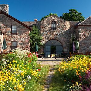 Отель Ste. Anne'S Spa Графтон Exterior photo