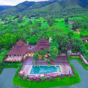 Aureum Palace Hotel & Resort Inle Ньоншуэ Exterior photo