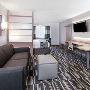 Microtel Inn & Suites By Wyndham - Пенн Ян Exterior photo