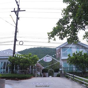 The White Village Ranong Resort Exterior photo