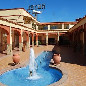 Hotel Trajano Саламеа-де-ла-Серена Exterior photo