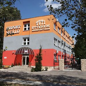 Airport Szallo Tokol Exterior photo