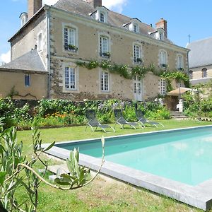 Bed and Breakfast Le Presbytere Du Vigneau Menil Exterior photo