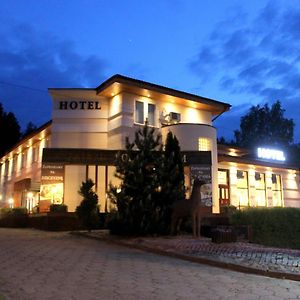 Hotel Pod Jeleniem Тухоля Exterior photo