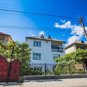 Guest House In Drachino Свалява Exterior photo