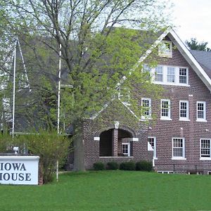 Отель Iowa House Эймс Exterior photo