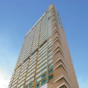 Отель Ramada Hong Kong Harbour View Exterior photo