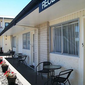 Cedar Court Motel Нейпир Exterior photo