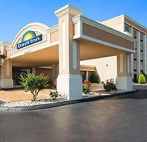 Days Inn By Wyndham Rome Downtown Exterior photo