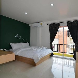 Issara Na Nakhon Living Hotel Накхонситхаммарат Exterior photo