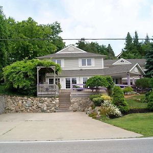 Отель Bee 'N Bee Bed N' Breakfast Lambton Shores Exterior photo