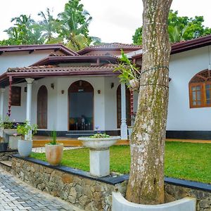 Villa Kumana - Unawatuna Галле Exterior photo