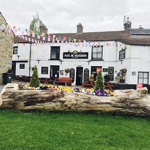 The Fox & Hounds Inn West Burton Exterior photo