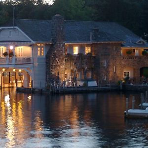 Lake George Boathouse Waterfront Lodging Болтон-Лендинг Exterior photo