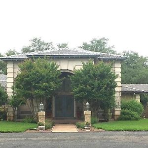 Live Oaks Bed And Breakfast Ювалде Exterior photo