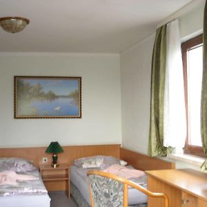 Pension Zum Schwanenteich Хальденслебен Exterior photo