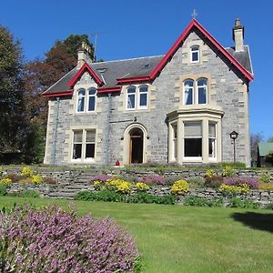 Отель Rossmor Bed & Breakfast Grantown-on-Spey Exterior photo