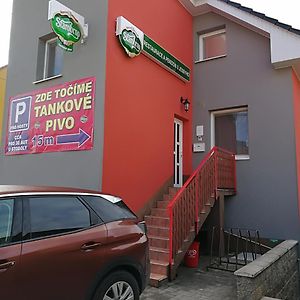 Отель Restaurace A Penzion U Jessyho Перна Exterior photo