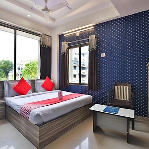 Oyo 2656 Hotel Sunstar Ахмедабад Exterior photo