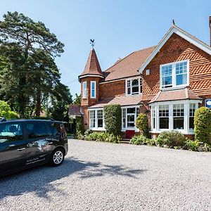 The Lawn Guest House Gatwick Хорли Exterior photo