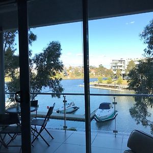 Marina View Apartment On The Maribyrnong River, Мельбурн Exterior photo