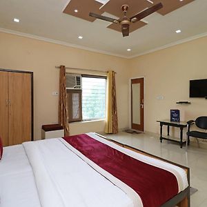 Oyo 9307 Home Stay Hotel Nirmal Palace Канпур Exterior photo