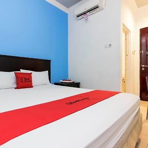 Отель Reddoorz Near Palembang Icon Mall Exterior photo