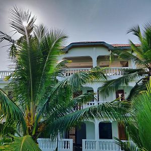 Serenity Haven Lodge Busua Exterior photo