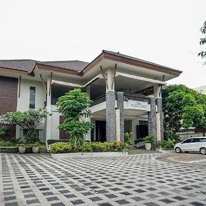 Oyo 282 Putri Utari Residence Маланг Exterior photo