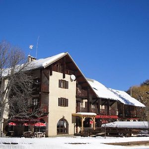 Отель Le Guilazur Chateau-Ville-Vieille Exterior photo