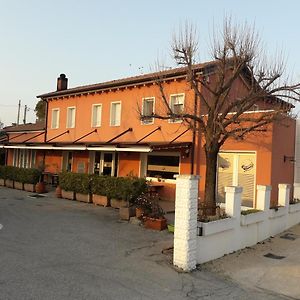 Отель Locanda Mirafiori Сан-Дона-ди-Пьяве Exterior photo