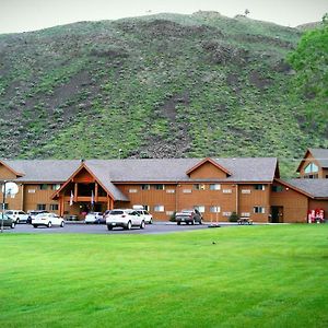 Yellowstone Village Inn And Suites Гардинер Exterior photo
