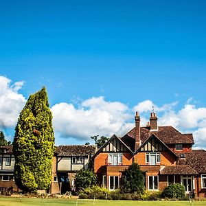 Отель Gatton Manor Ockley Exterior photo