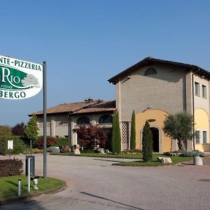 Hotel Del Rio Srl - Ristorante E Azienda Agricola Казинальбо Exterior photo