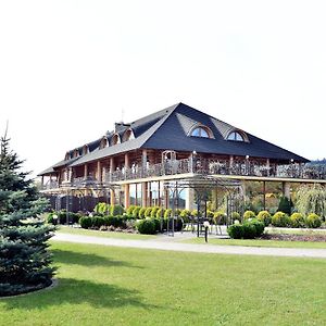 Hotel Swietokrzyski Dwor Нова-Слупя Exterior photo