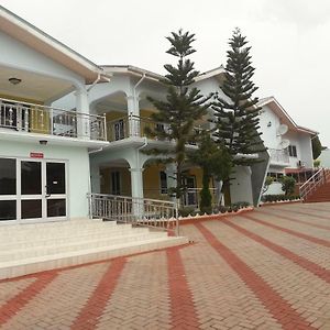 Отель Tadi Executive Lounge Sekondi-Takoradi Exterior photo
