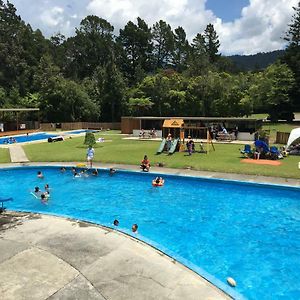 Sapphire Springs Holiday Park And Thermal Pools Катикати Exterior photo