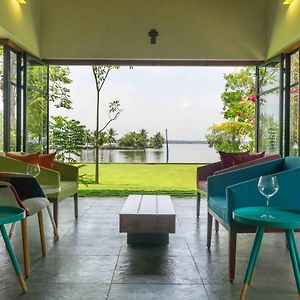 Cheppanam House With Backwater View And Pvt Lawn By Stayvista Коччи Exterior photo